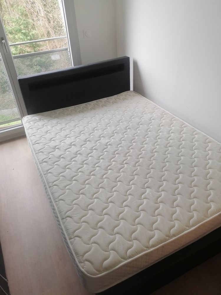 Lit noir avec led de couleur 120 Issoudun (36)