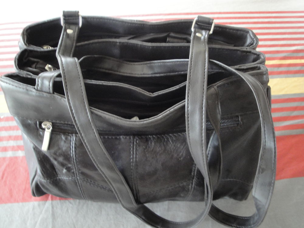 sac  noir bandouli�re 5 Meyzieu (69)