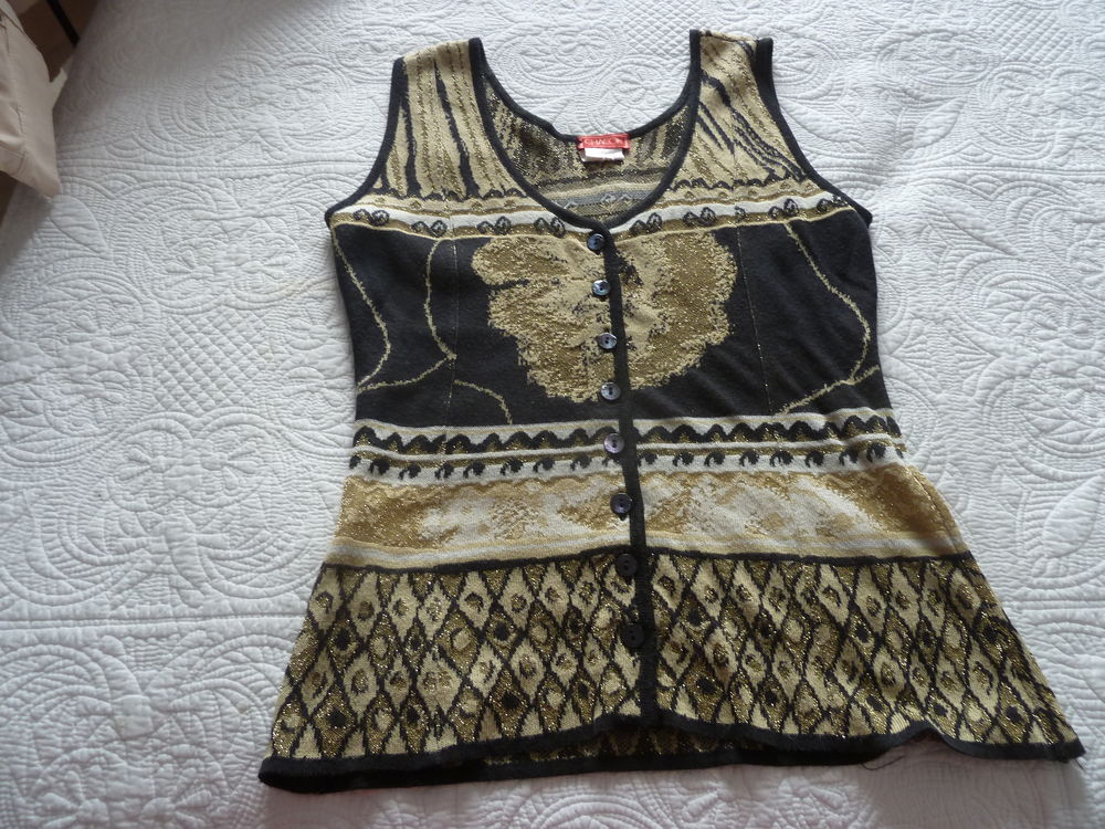 top or et noir CHAKOK avec son ch�le
60 Concarneau (29)