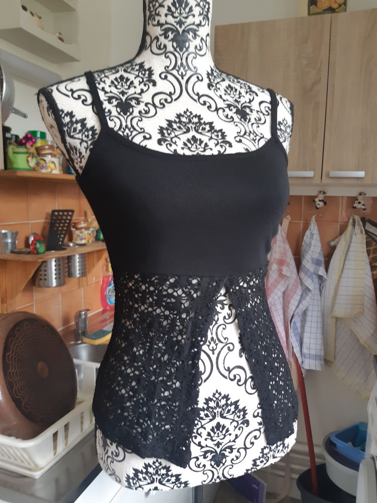 top noir dentelles crochet  ouvert devant NEUF TAILLE 1 6 Lyon 5 (69)