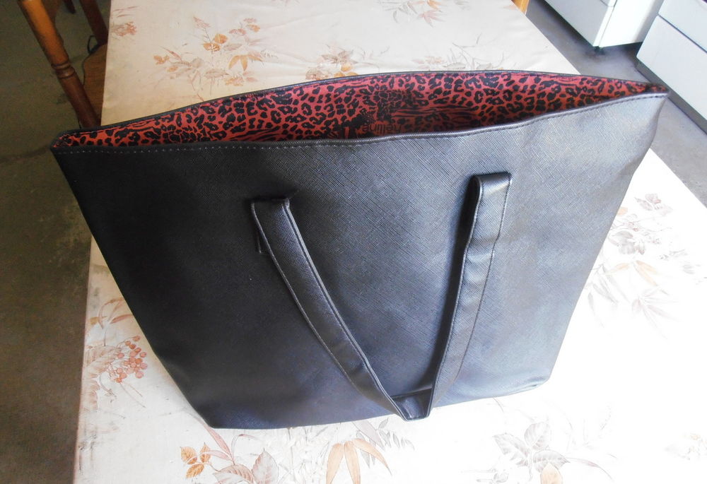 Sac en PVC noir NEUF
6 Aubin (12)