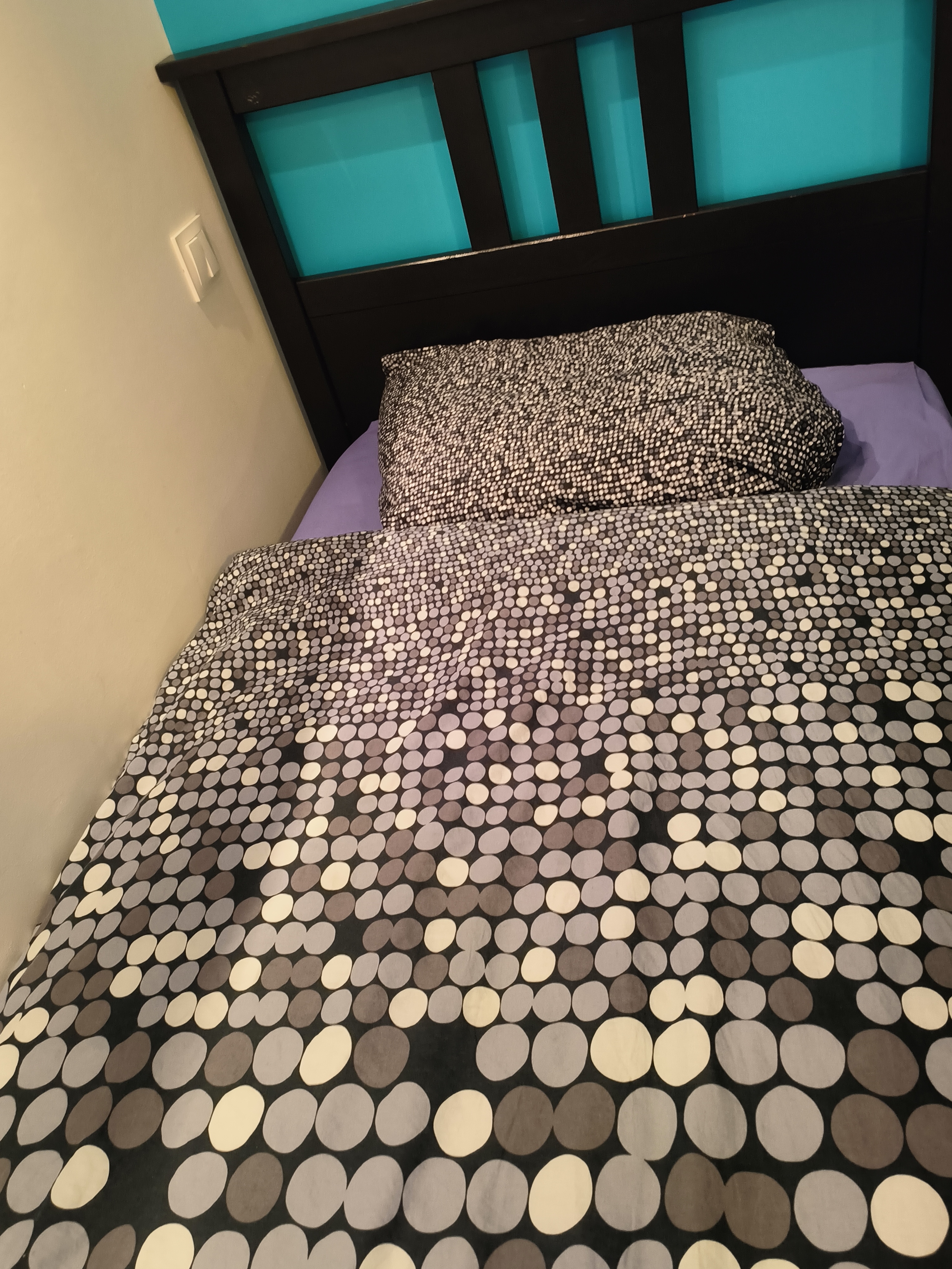 Lit noir 38 La Motte (83)