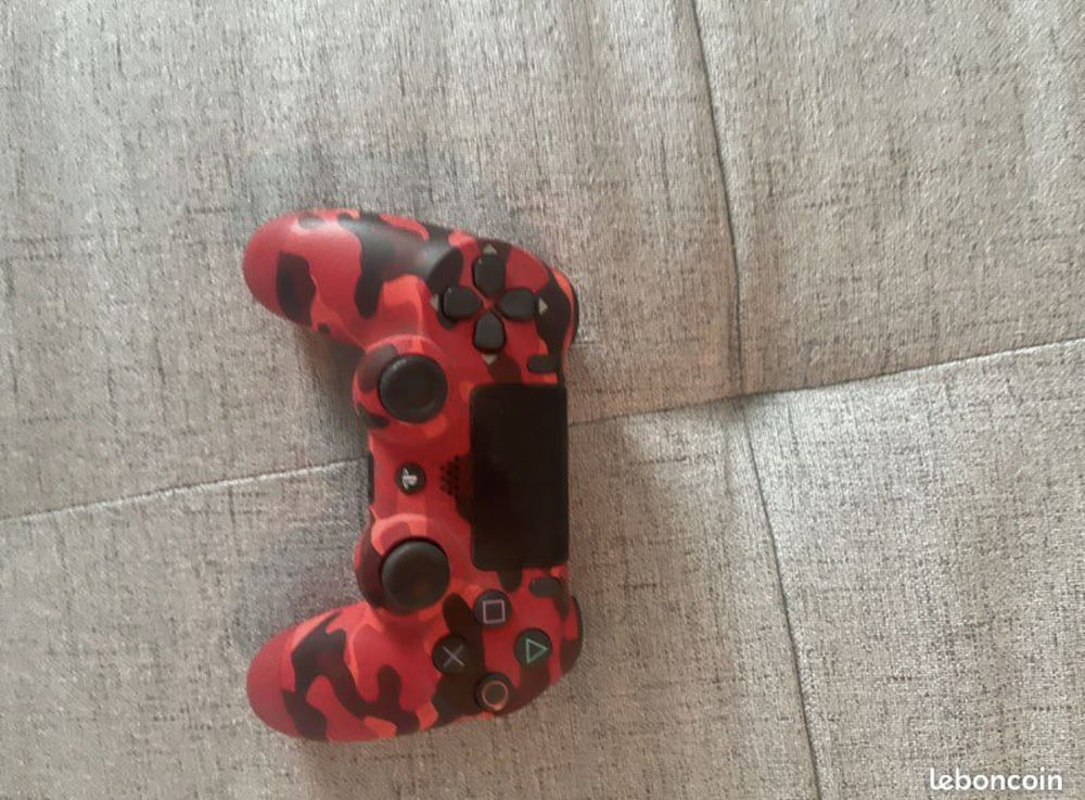 Lot: ps4 noire  �standard�  500go + 1 manette +10 jeux cd 210 Martigues (13)