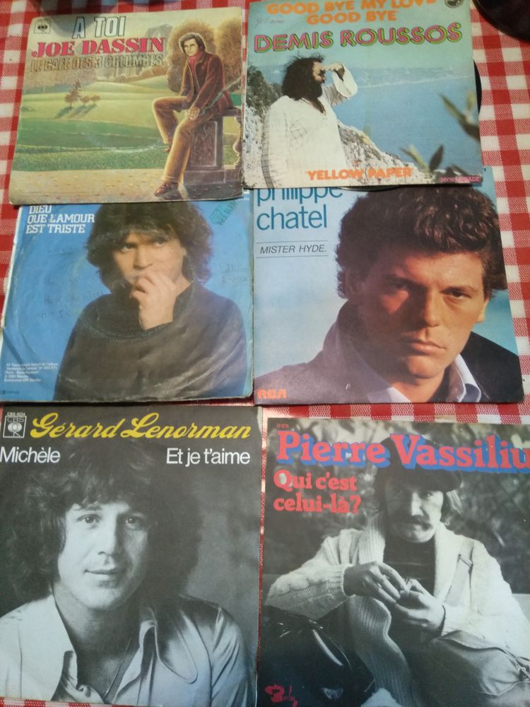 nombreux  vinyls 45 tours 1 Bondy (93)