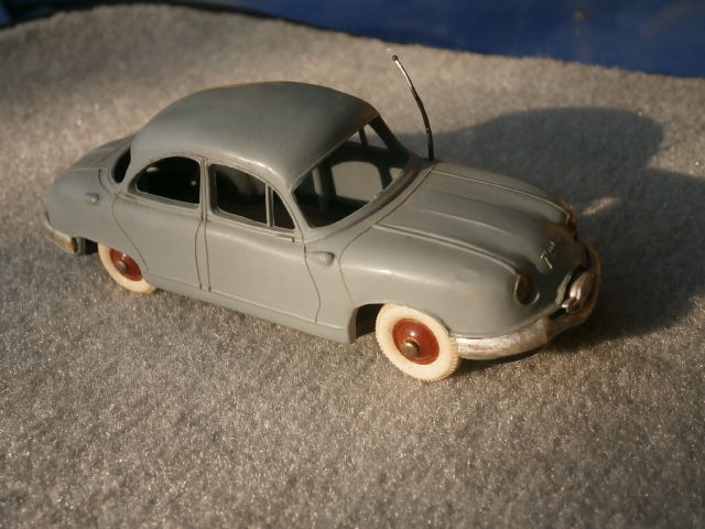 NOREV : Panhard Dyna grise 1/43�me 35 Wolxheim (67)