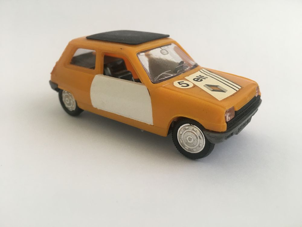 NOREV ref 178 - Renault R 5 ELF - 1/43 plastique ancienne 39 Saint-Maur-des-Foss�s (94)