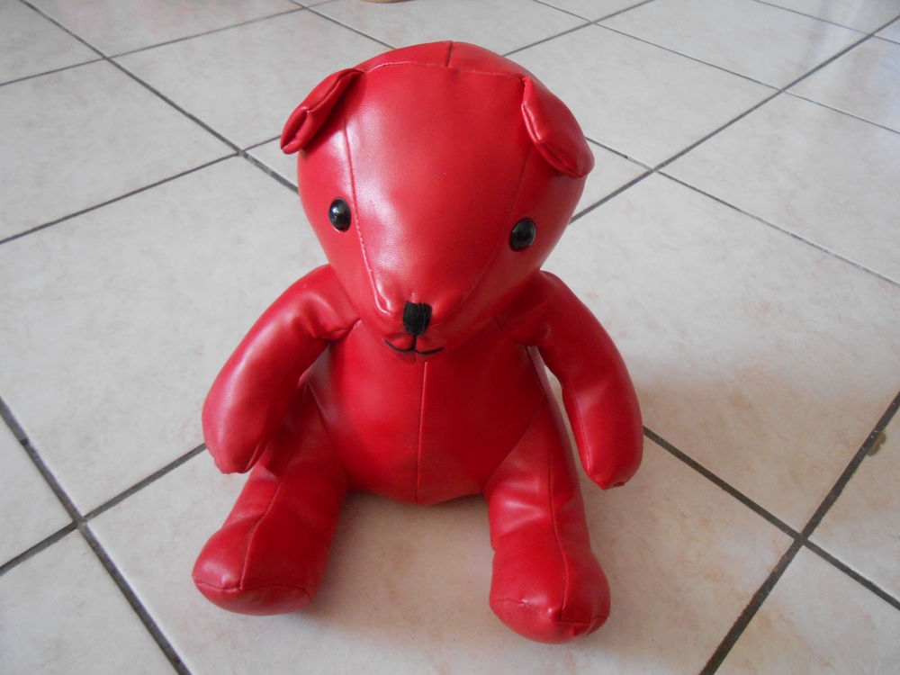 UN NOUNOURS ROUGE 10 Chevigny-Saint-Sauveur (21)