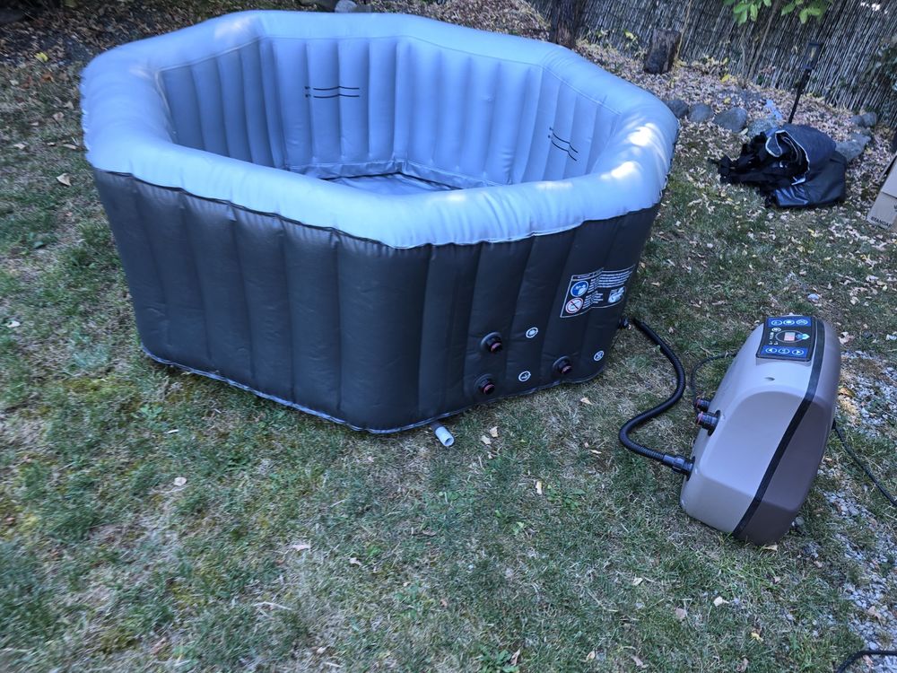 NOVARDEN Spa Gonflable by NETSPA 5/6 Places 350 Pringy (74)