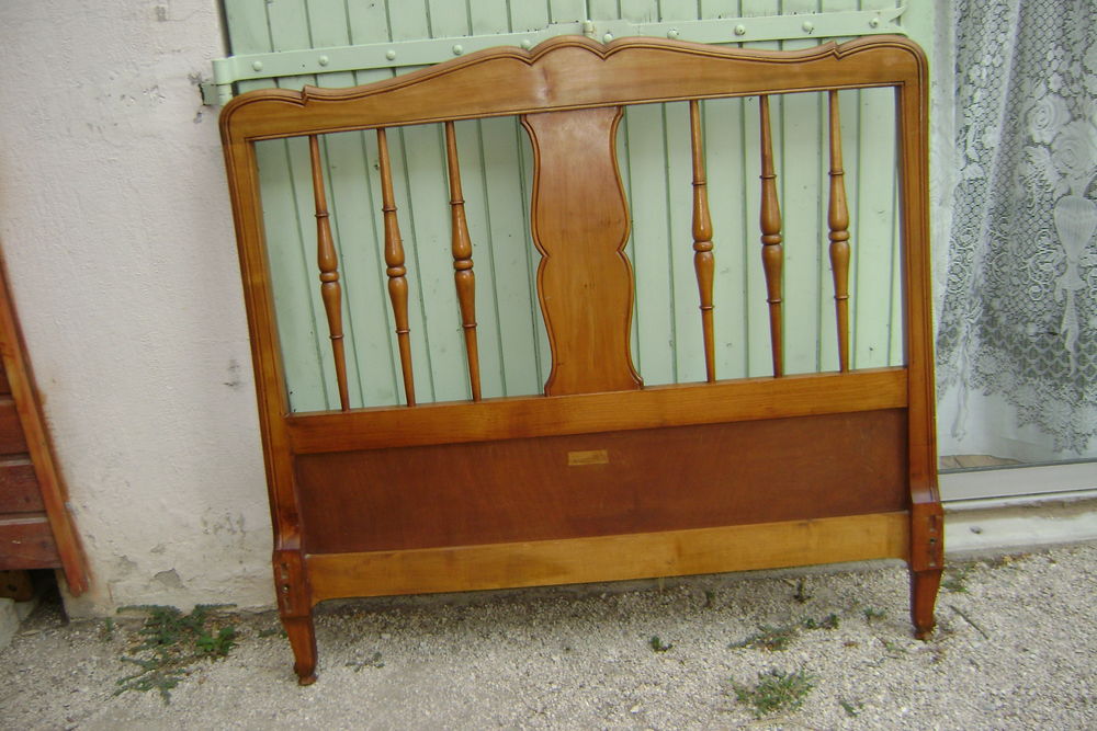 lit en noyer largeur 1m28 longueur 1m90 tr�s solide 50 Saint-Andiol (13)