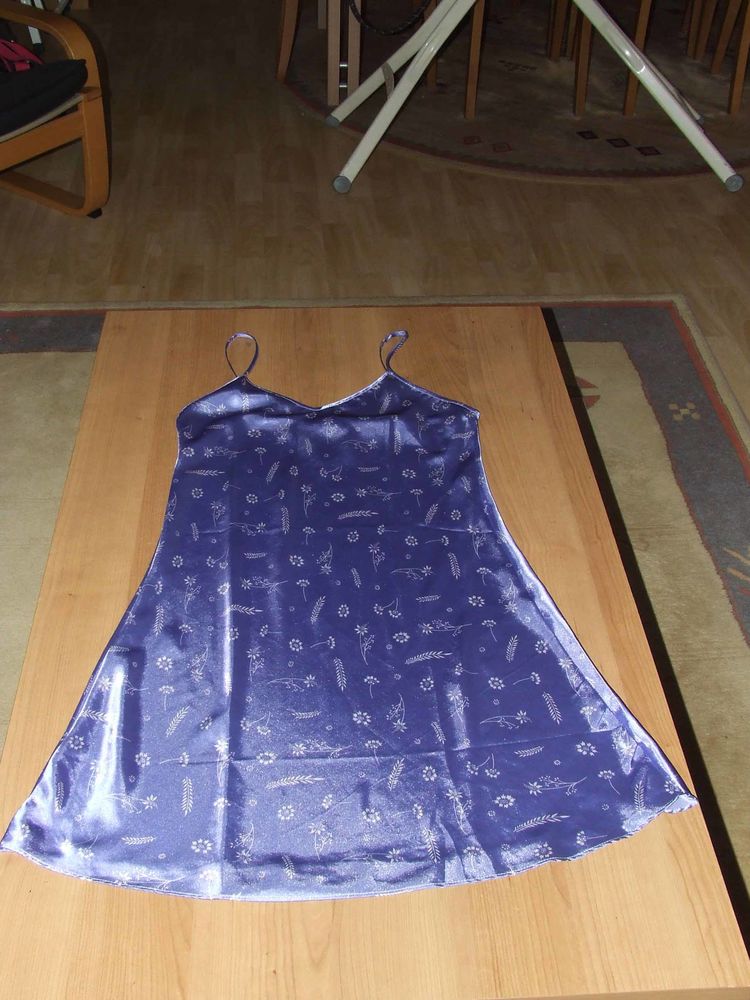 Nuisette satin�e, FIORI di LOTO, Mauve, Taille L (42 44) TBE 6 Bagnolet (93)