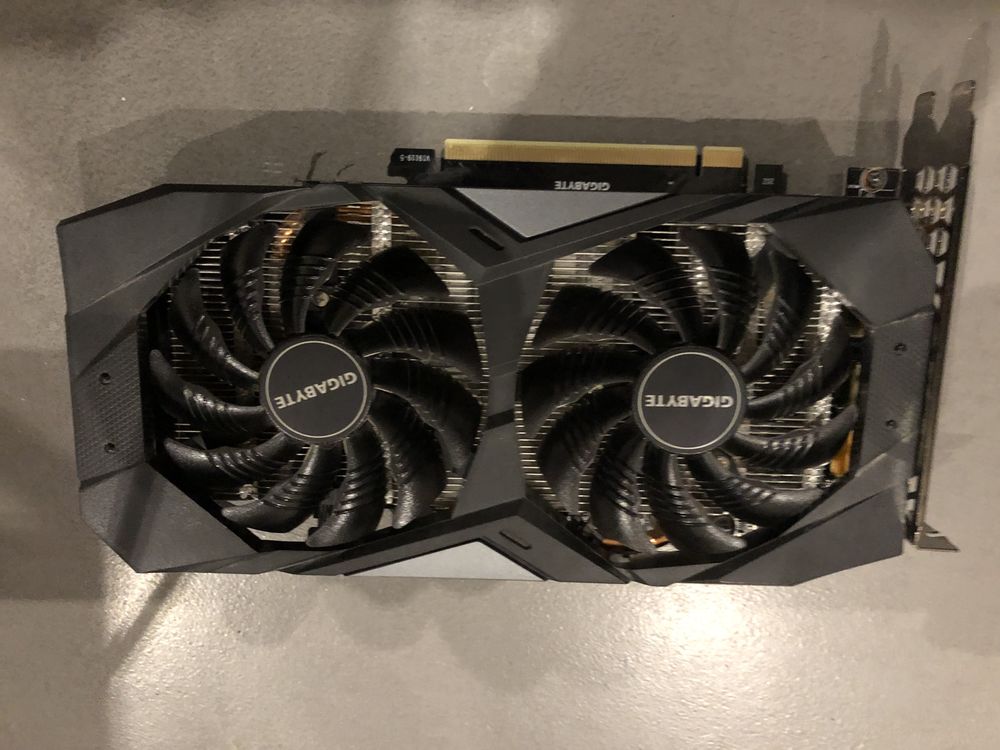 Nvidia rtx 2060 super 12 GO 220 Stuckange (57)