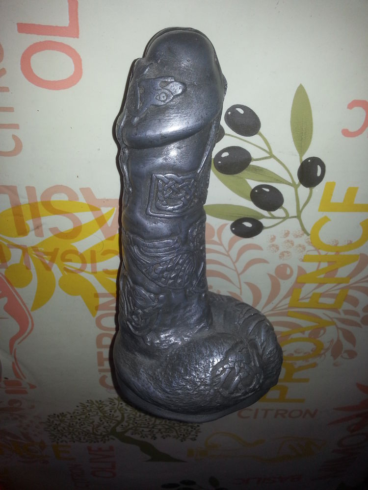 objet d'art rare phallus tribale en fer
1333 Saint-Chamond (42)