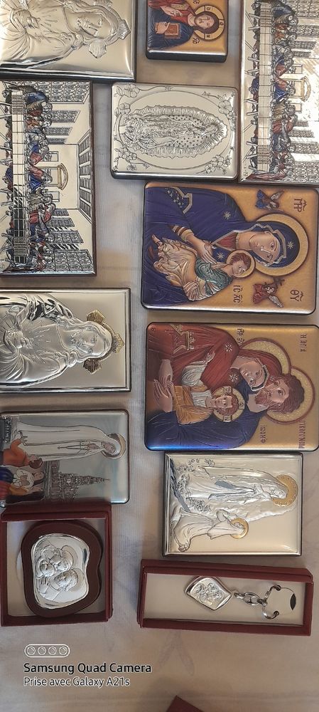 objets articles religieux :Chapelet , cadres ,m�dailles .... 600 Grasse (06)