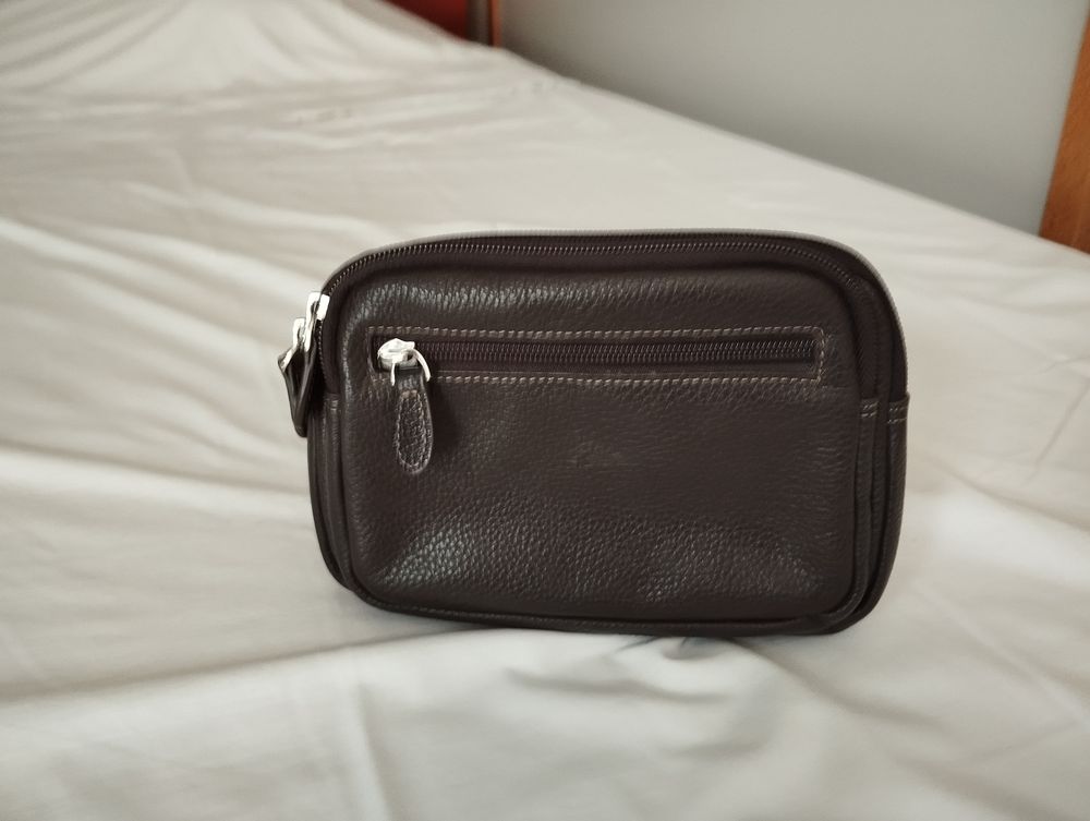 Occasion a saisir:tr�s belle pochette �tat neuf. 24 La Crau (83)