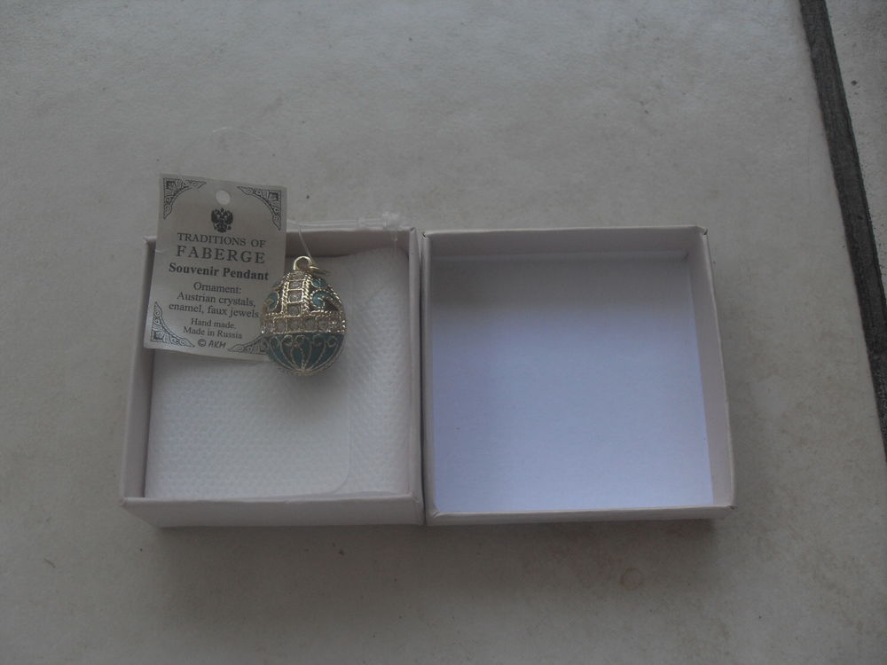 Oeuf pendentif  tradition de Faberg�  40 Saint-Germain-au-Mont-d'Or (69)