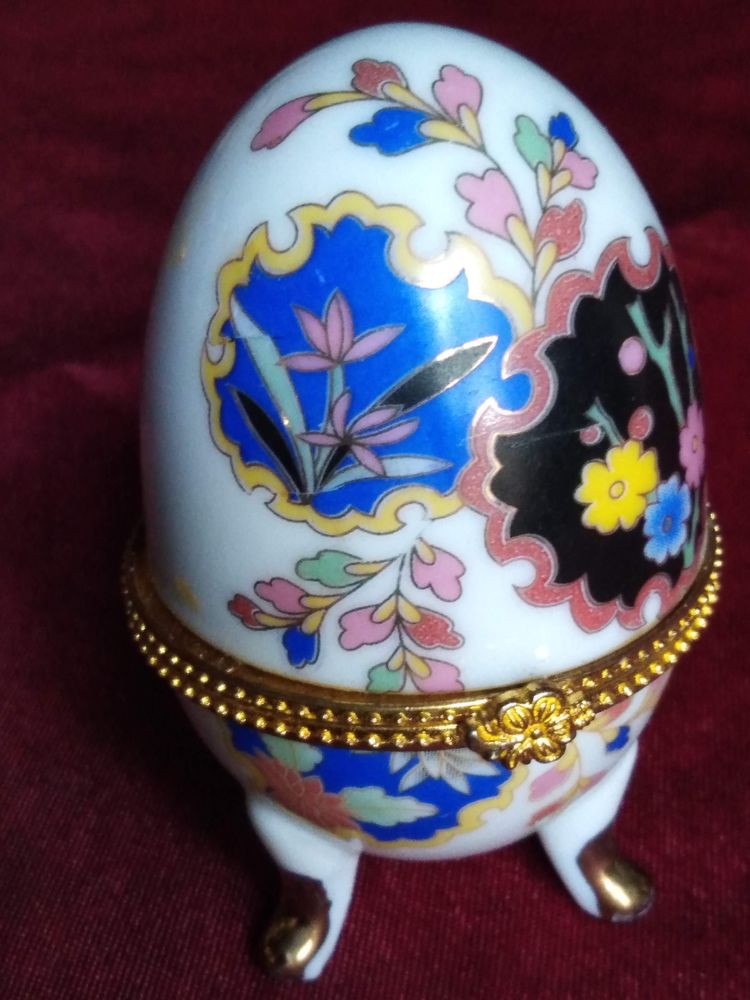 Oeuf en porcelaine fleuri hauteur 8 cm 8 Avermes (03)