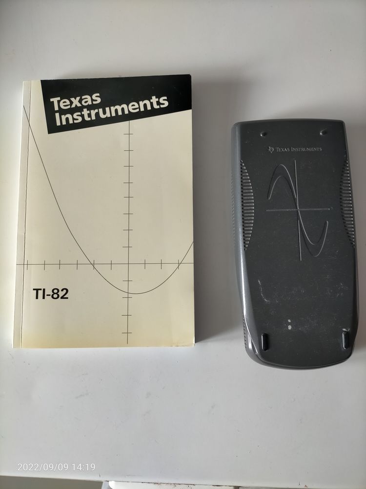 Offre calculatrice TI-82 de Texas instruments avec manuel 99 Villeneuve-d'Ascq (59)