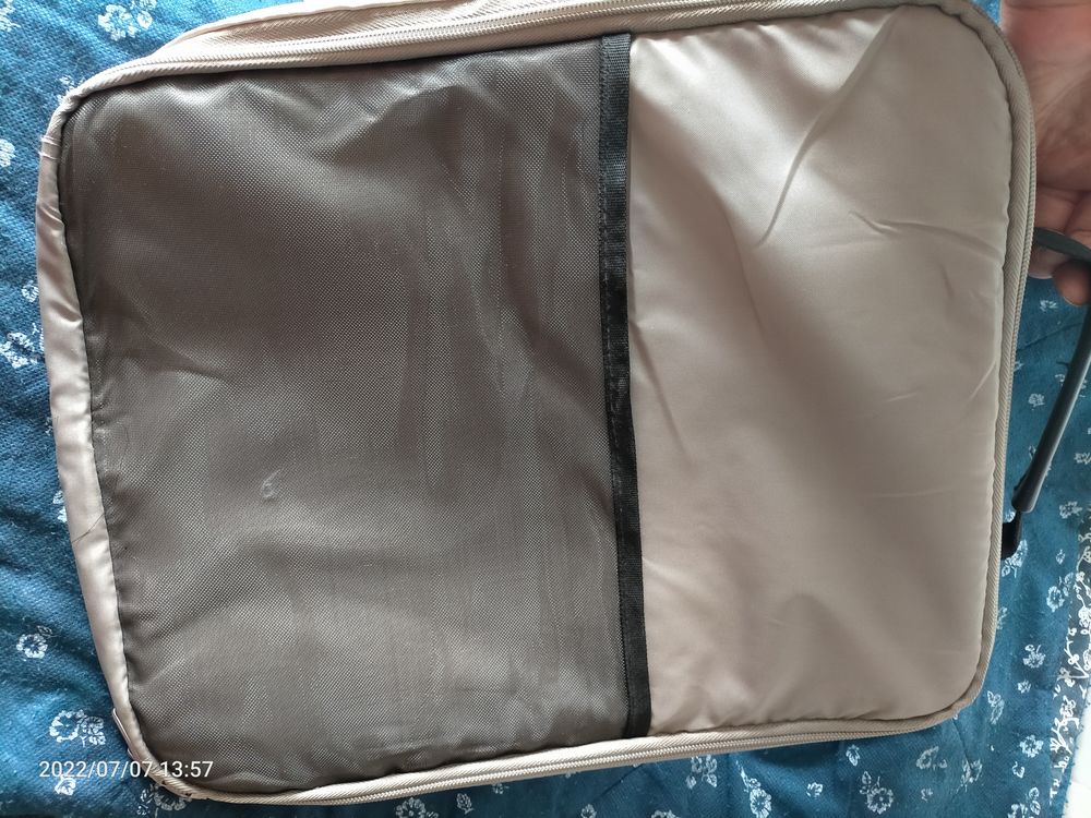 Offre pochette ordinateur verticale en tissu tr�s bon �tat. 15 Villeneuve-d'Ascq (59)