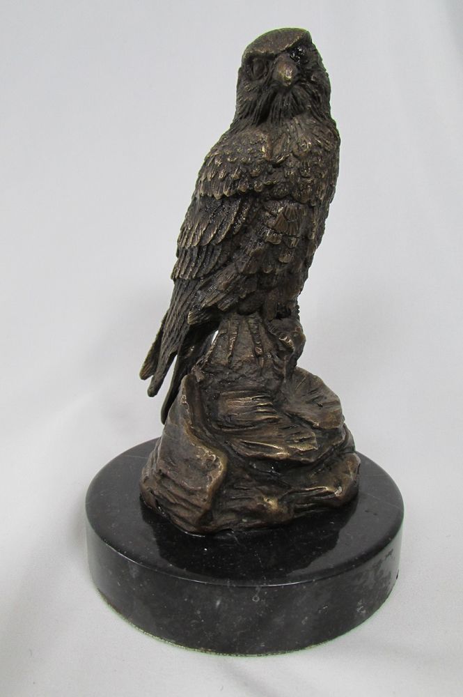 Oiseau en bronze patiné , aigle sur le rocher 99 Boulogne-Billancourt (92)