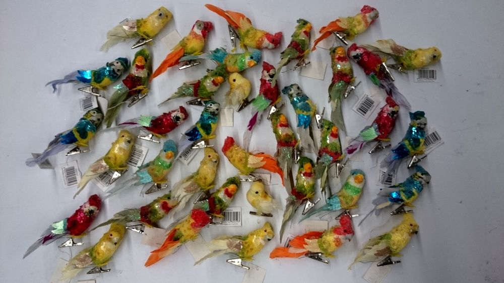 LOT DE 38 OISEAUX MULTICOLORE SUR PINCE D�CORATIF NEUF 40 Bourseul (22)