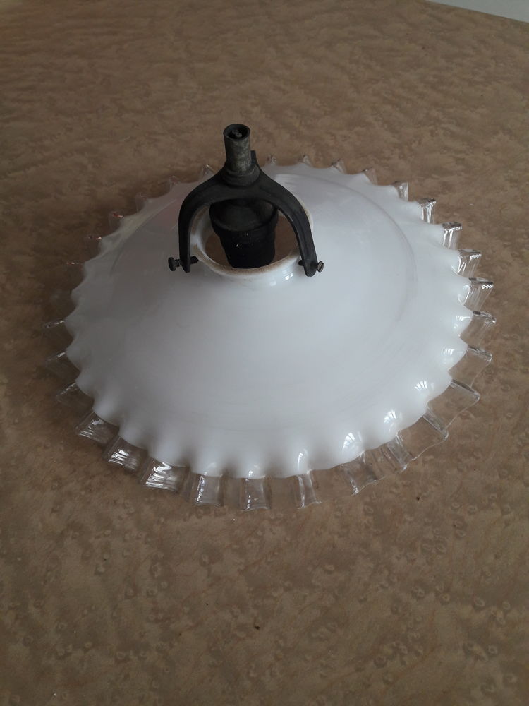 Opaline Vintage avec sa douille.    15 �.
15 Bizanos (64)