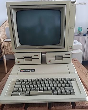 Ordinateur Apple IIe avec disquettes ProDos et documentation 390 Caluire-et-Cuire (69)