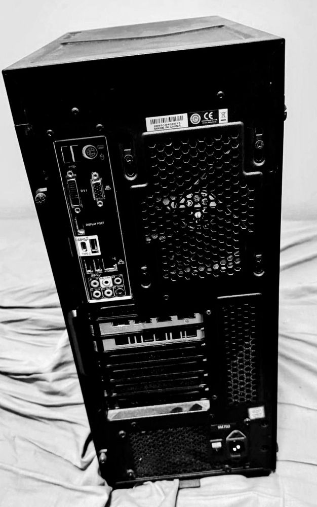 ORDINATEUR MONT� PIECE PAR PIECE
RTX 2070
I7 9700K
SSD 500 650 Toulouse (31)