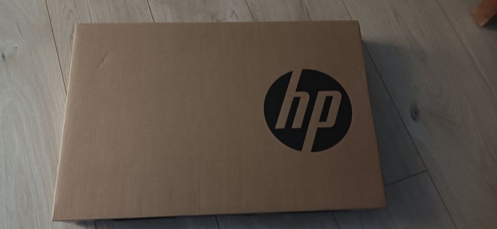 Ordinateur portable HP neuf 
17 pouces 270 Bordeaux (33)