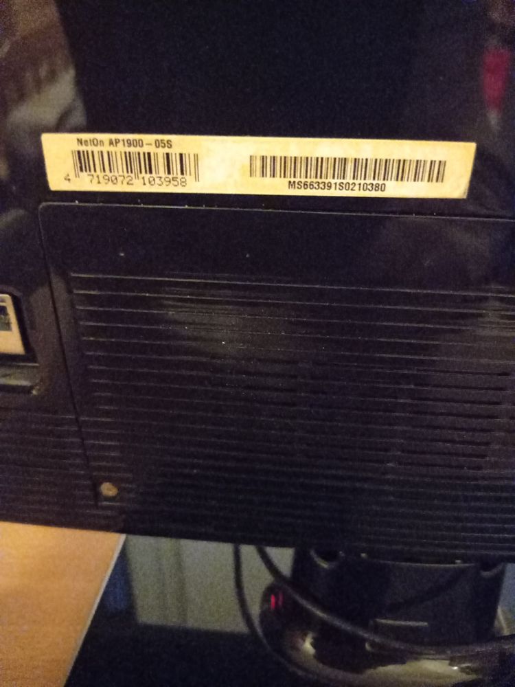 ordinateur unit� �cran avec clavier sourit sans fil . 300 Le Roc-Saint-Andr� (56)