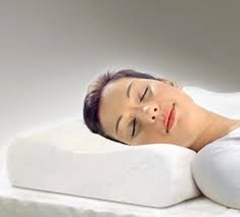 2 Oreillers ergonomiques mousse visco�lastique  Ortho-Plus  35 Paris 16 (75)