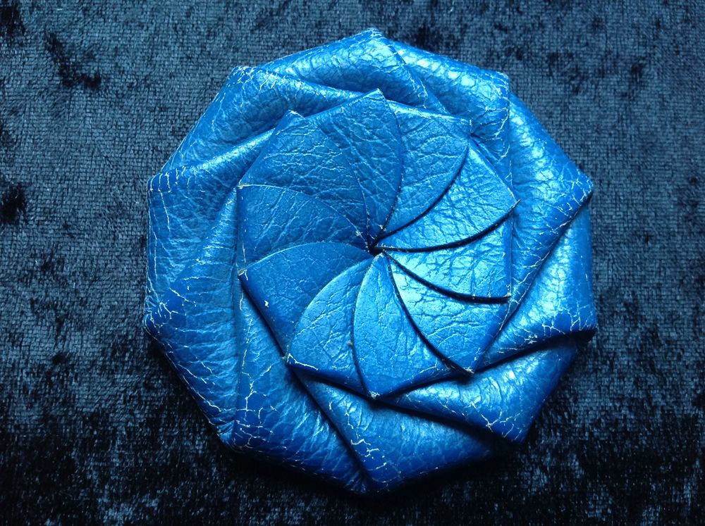 ORIGINAL PORTE MONNAIE ROND EN CUIR BLEU Envoi Possible
5 Tr�gunc (29)