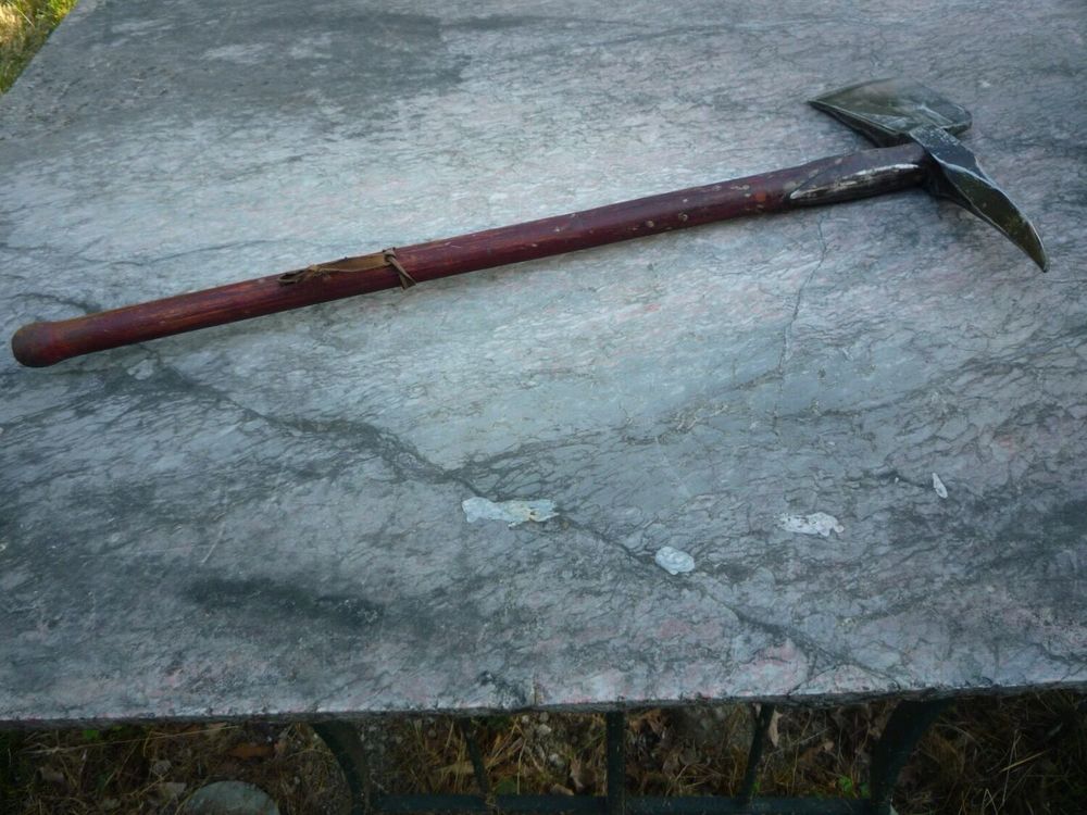 OUTIL ANCIEN, ANCIENNE HACHE DE POMPIER
100 Castres (81)