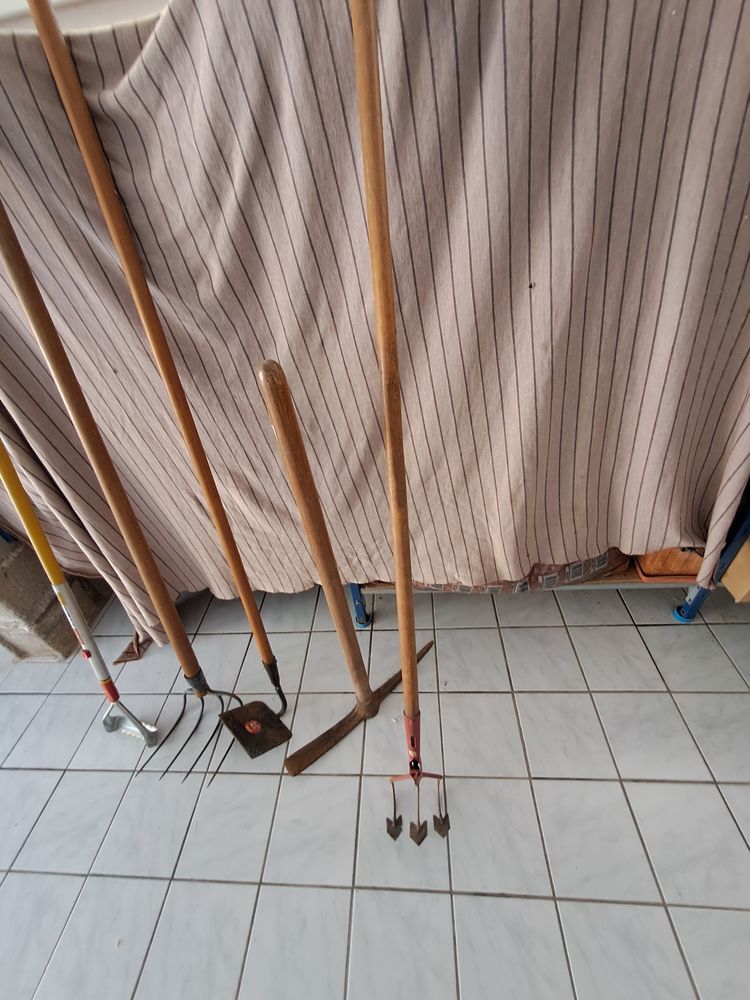 OUTIL DE  JARDIN 76 Saint-Just-Sauvage (51)