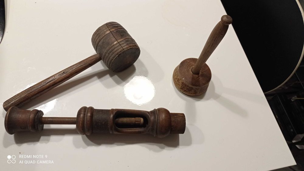 outils anciens en bois pour le Vin �  prendre su Vichy 03 40 Vichy (03)