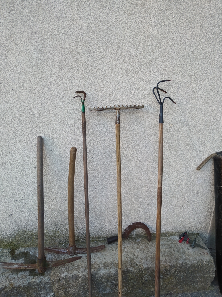 OUTILS DE JARDIN 7 Tourette-du-Ch�teau (06)