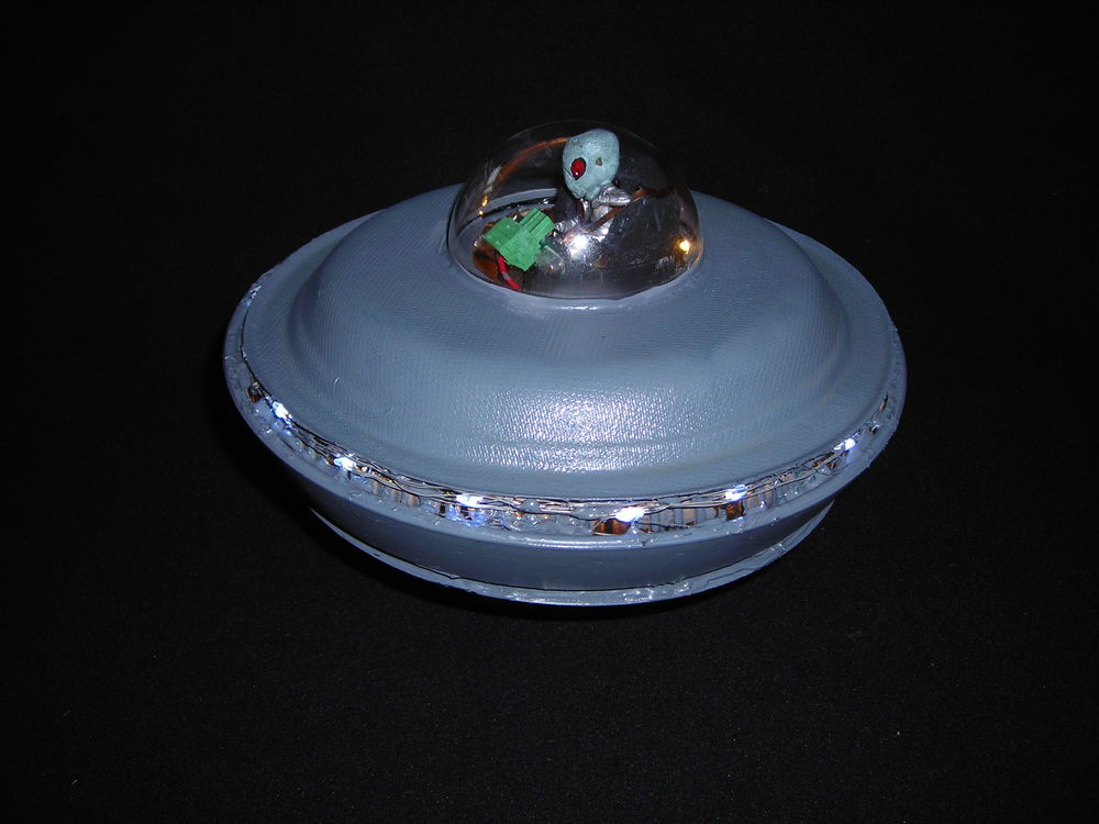 OVNI Vaisseau E.T. Gris. 13 Lens (62)