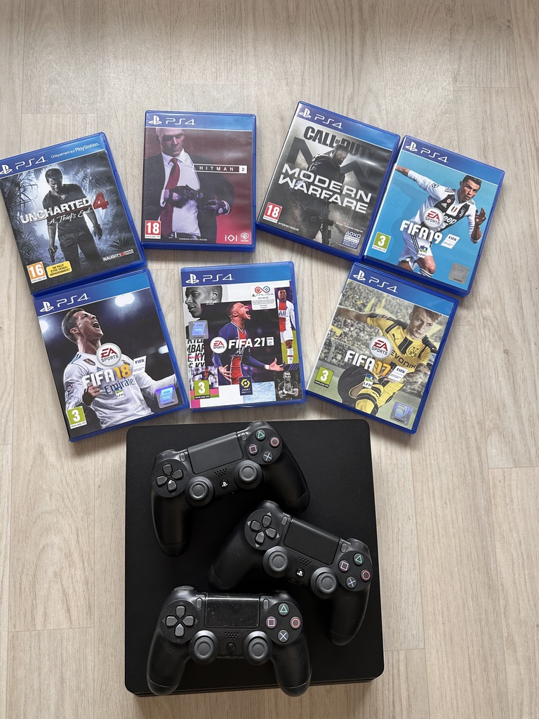 Pack PlayStation 4 avec 3 manettes et 7 jeux 250 Arcueil (94)