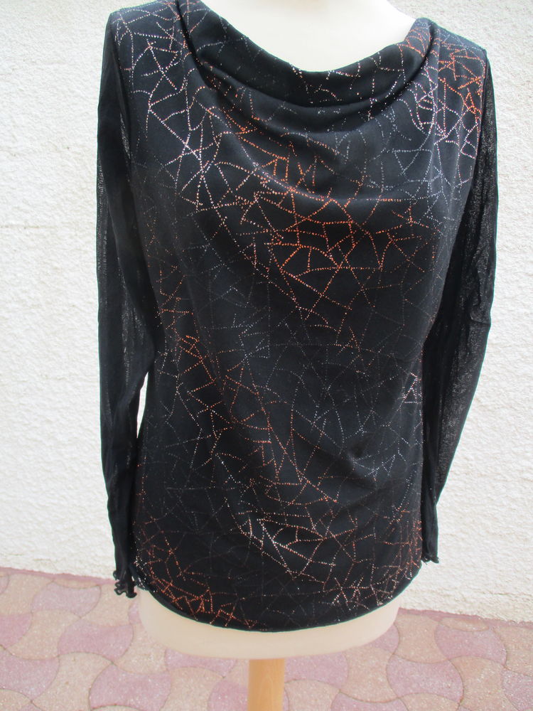 
Top � Paillettes et Manches Longues Transparentes/ Taille 3 2 La Fert�-Alais (91)