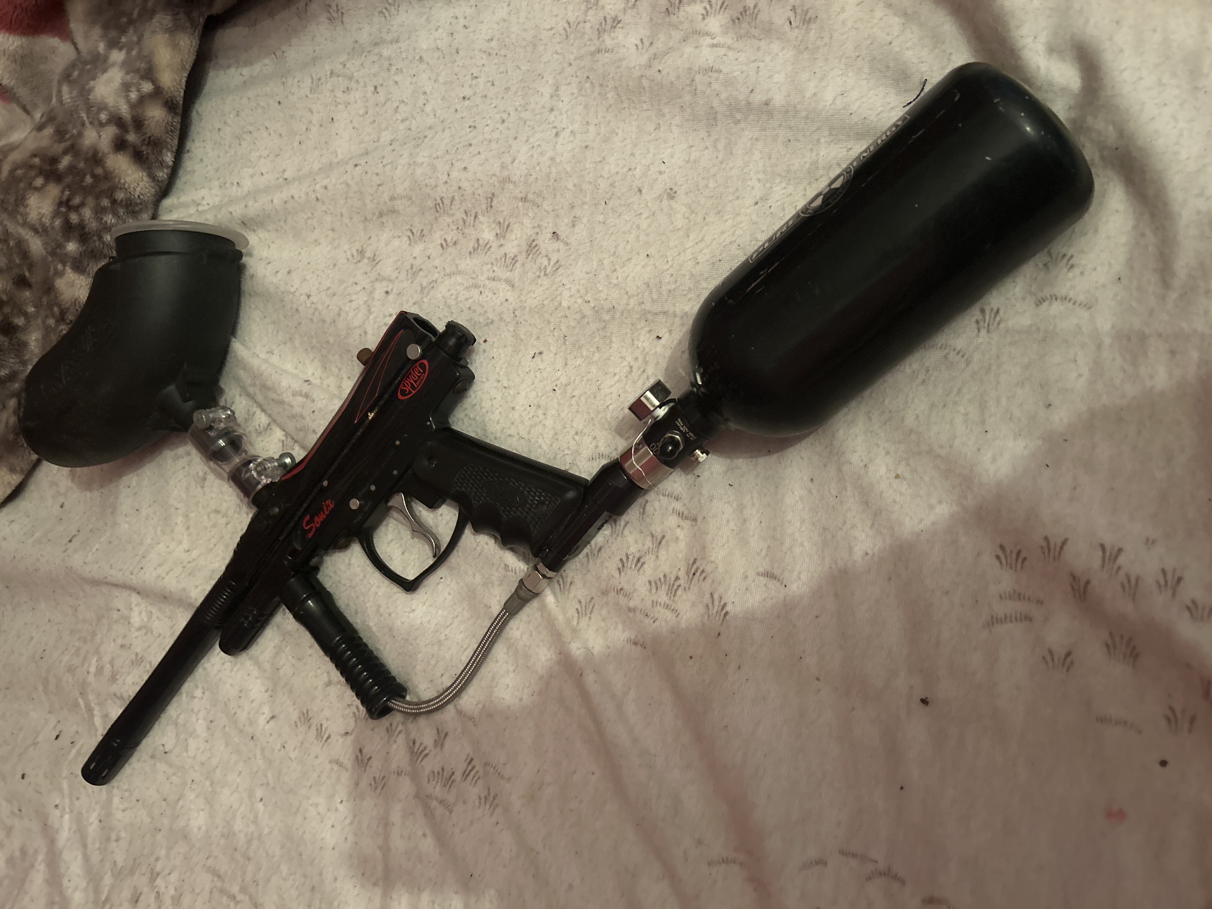 Paintball �quipement complet ( fusil / bonbonne / r�servoir 180 Les M�es (72)