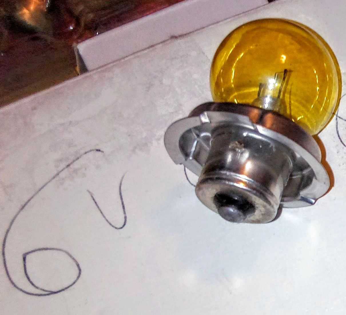 paire Ampoule jaune 6v15w. mbk 15 Lampertheim (67)