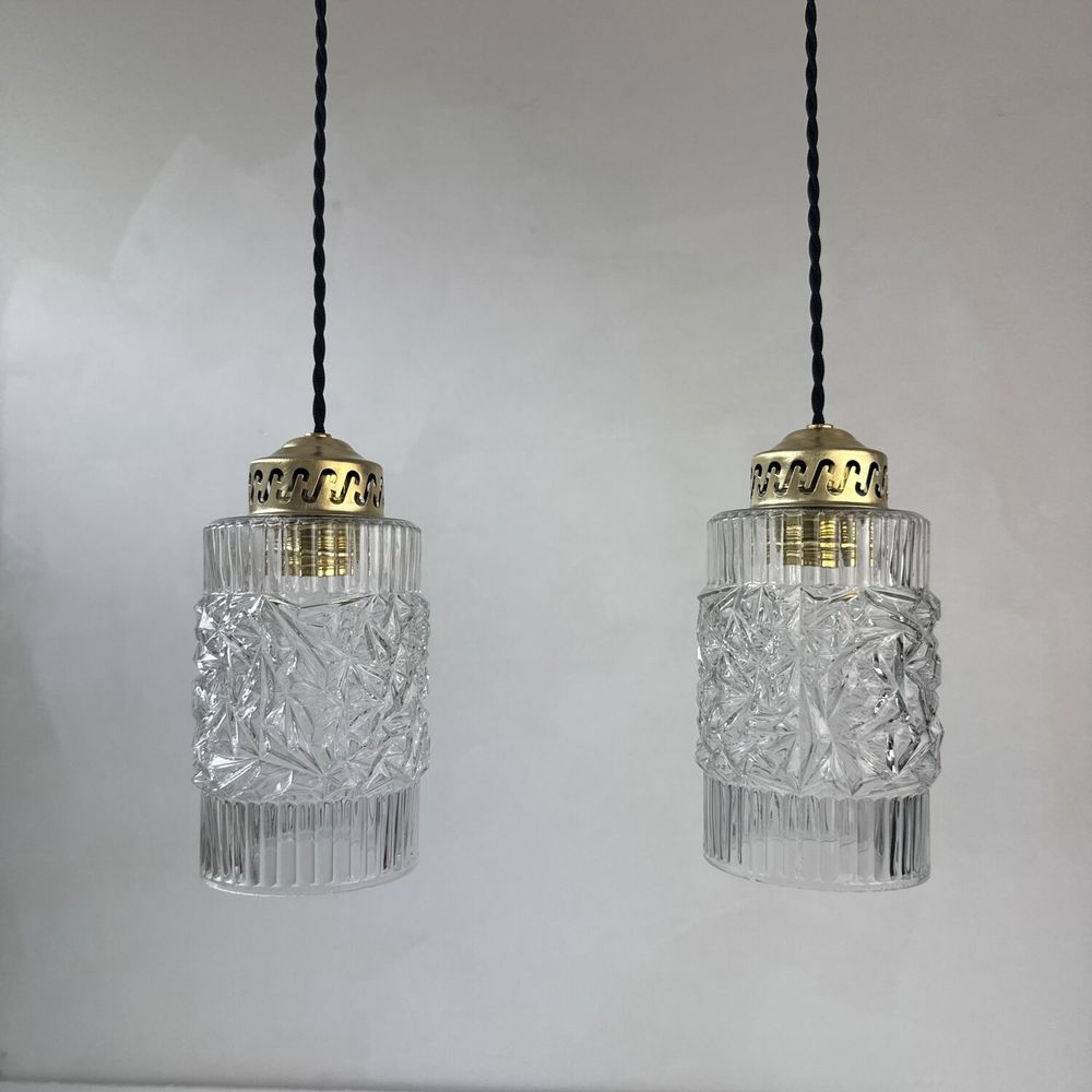 PAIRE D'ANCIENNES SUSPENSIONS EN VERRE VINTAGE
130 Montreuil (93)