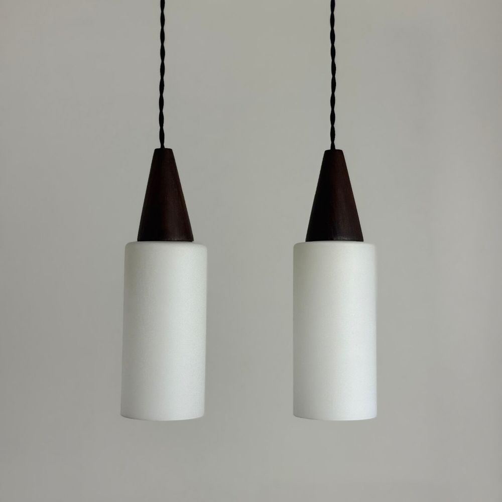 PAIRE D'ANCIENNES SUSPENSIONS SCANDINAVE EN OPALINE VINTAGE 170 Montreuil (93)