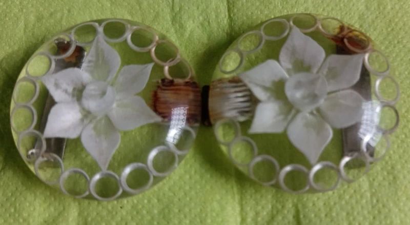 Paire d'Attaches Cristal  Motif Floral Grav� 3.5 cm      N�1 10 Thonon-les-Bains (74)