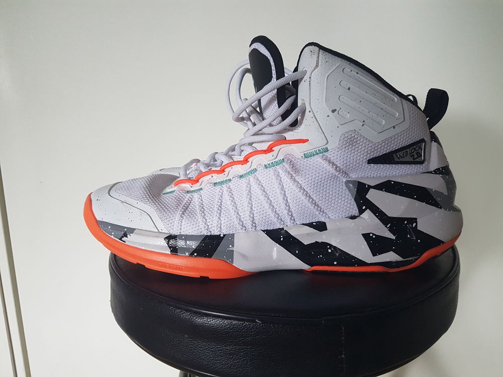 PAIRE DE BASKET BALL 20 Bruges (33)