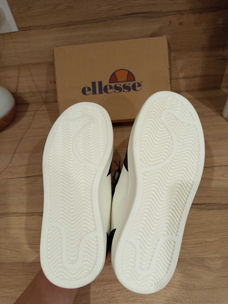 Paire de baskets / sneakers �  scratch Ellesse pointure 34 neuves avec �tiquettes 30 Al�s (30)