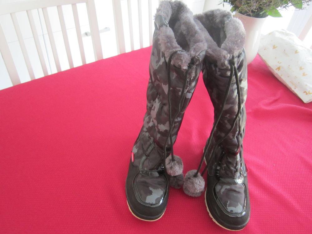 Une paire de bottes avec pompon 10 Brignais (69)