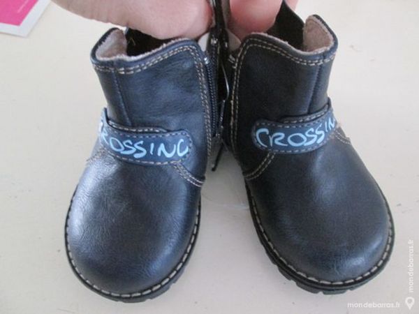 Paire de bottes/bottines en cuir neuves non fourr�es p 22 0 Maizi�res (54)