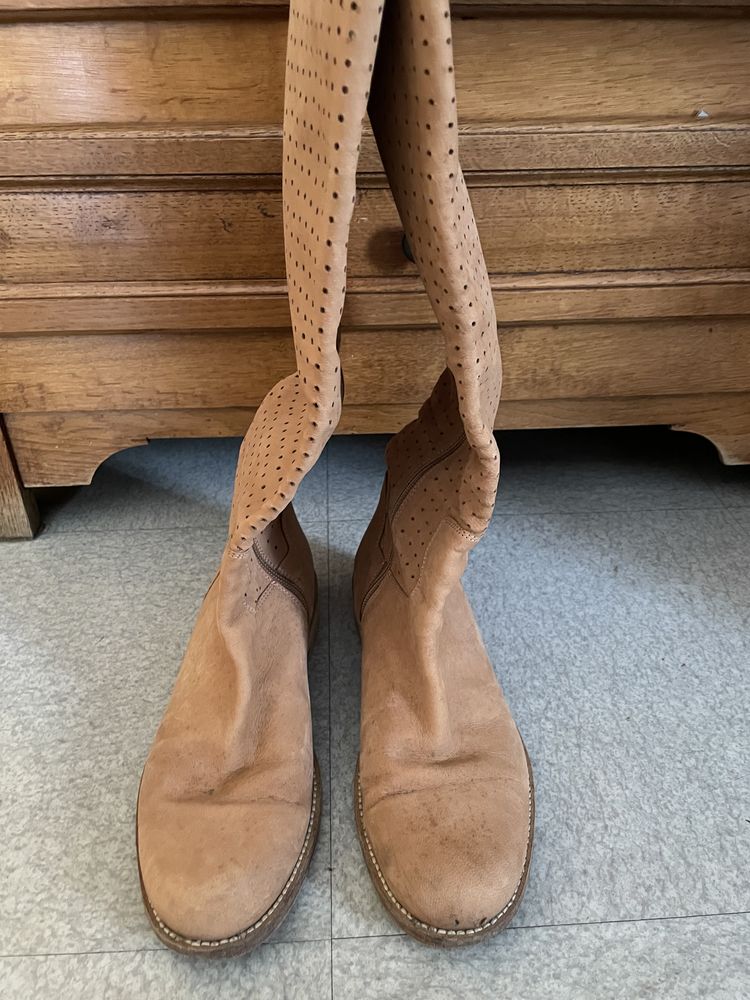 Paire de bottes de marque  Cosmoparis  35 Cran-Gevrier (74)