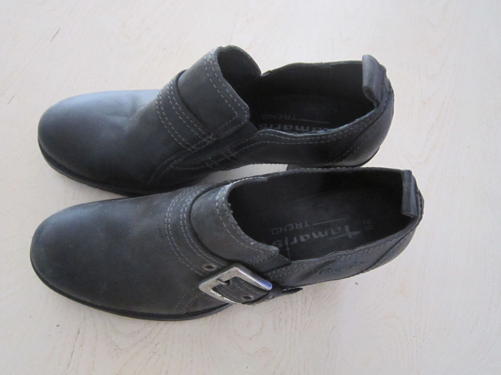 Une paire de bottillons Femme 15 Brignais (69)