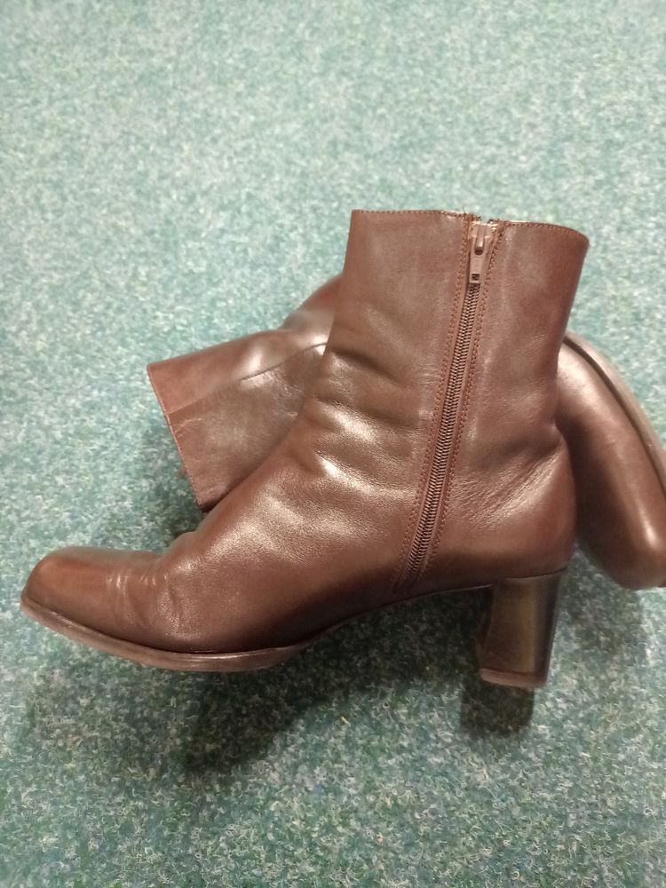 Paire de bottines cuir marron pointure 40 16 Soucy (89)